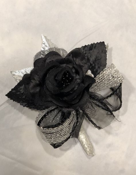 Black and Silver boutonnière Black And Silver Boutonniere, Black And Silver Corsage And Boutonniere, Black And Silver Corsage, Black And Gold Quince, Silver Corsage, Prom Flowers Corsage, Corsage Ideas, Homecoming Spirit, Gold Quince