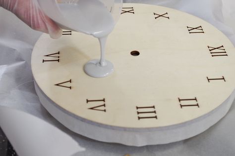 Wood and Resin Clock- Pour resin onto clock face Resin Clock Diy, Resin Clock Ideas, Epoxy Clock, Diy Resin Gifts, Diy Resin Crystals, Clock Project, Resin Pours, Decorative Clock, Acrylic Crafts