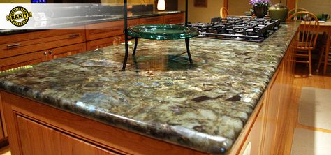 Green Quartz Countertop, Green Kitchen Countertops, Green Granite Kitchen, Green Granite Countertops, Granite Bathroom Countertops, Green Countertops, Colorful Kitchen Accessories, Ivory Kitchen, Granite Kitchen Counters