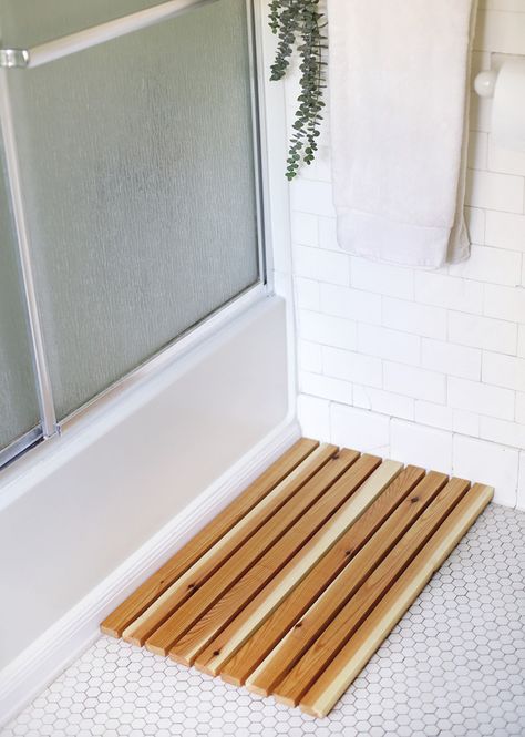 How to: Make a DIY Wooden Slat Bath Mat | Man Made DIY | Crafts for Men | Keywords: cedar, mat, bathroom, diy Cedar Bath Mat, Wooden Mat, Wooden Bathmat, Bath Mat Diy, Farmhouse Bathroom Decor Ideas, Shower Floors, Wooden Bath, Spa Bath, Diy Carpet