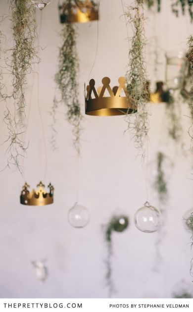 Royal Ball Decorations Themed Parties, Royal Ball Decorations Diy, King Decorations Royal, Crown Table Decor, Diy Crown Decorations, Crown Decorations Party, Crown Party Decorations, Princess Christmas Party, Royalty Party Decorations