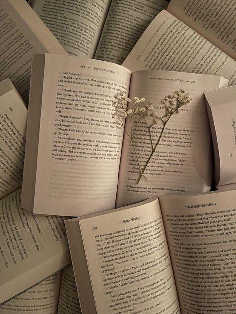 Literature Aesthetic Background, Vision Board Images, Vision Board Photos, Vision Board Pictures, Book Wallpaper, Vision Board Inspiration, I Love Books, Aesthetic Backgrounds, Quote Aesthetic