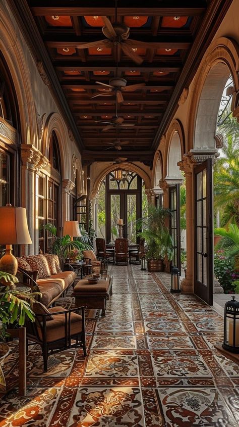 Hacienda Colonial: Tesoro Cultural en México" Homes In Mexico, Hacienda Style Homes Mexican, Spanish Home Decor, Hacienda Style Homes, Colonial Style Homes, Dream Life House, Casas Coloniales, Hacienda Style, Spanish Style Homes