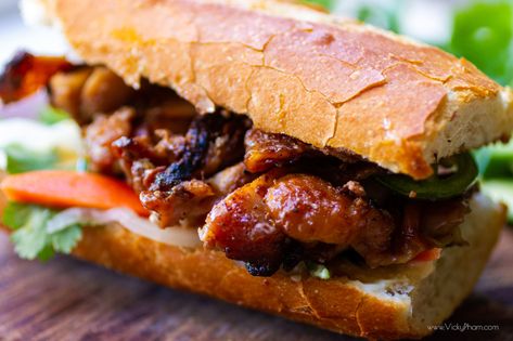 Vietnamese Bbq Pork, Vietnamese Bbq, Pork Banh Mi, Ga Nuong, Banh Mi Recipe, Vietnamese Sandwich, Chicken Sandwich Recipe, Banh Mi Sandwich, Bahn Mi