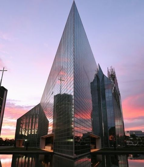 The Crystal Cathedral in California features over 10,000 panes of Owens Corning mirrored glass. Owens Corning’s advanced glass and insulation materials played a crucial role in realizing this architectural masterpiece. #owenscorning #roofingcontractor #houston #corpuschristi Crystal Cathedral, Roofing Contractors, Insulation Materials, Insulation, Houston, California, Architecture, Crystals, Glass