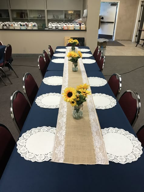 Pioneer school ideas Jw Hospitality Ideas, Jw Pioneer Dinner Ideas, Pioneer Dinner Ideas, Teacher Luncheon Ideas, School Centerpieces, Pioneer Christmas, Pioneer Day Activities, Pioneer Meeting, Pioneer Foods