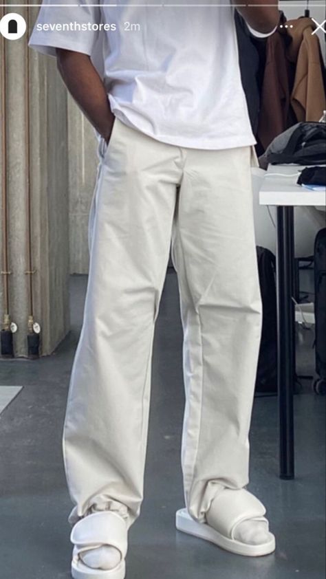 White Cargo Pants Men, Retro Aesthetic Outfit, Black Men Casual Style, Fashion Aesthetic Outfits, Minimal Streetwear, Create A Wardrobe, White Tracksuit, Spiritual Fashion, White Pants Outfit