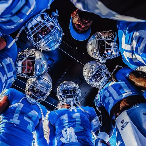 Detroit Lions Aesthetic, Detroit Lions Wallpaper, Athletic Wallpaper, Football Swag, Football Drip, Football Poses, Nfl Football Pictures, Nfl Football Art, Detroit Lions Football