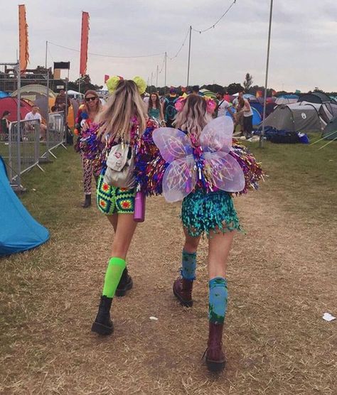 Festival fairy                                                                                                                                                                                 More Fairy Rave Outfit, Fairy Rave, Edm Festival Outfit, Rave Looks, Raver Girl, Rave Festival Outfits, Fairy Outfit, Festival Fits, Fairy Festival