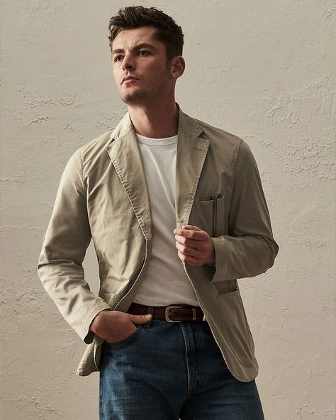 Khaki Blazer Outfit Mens, Khaki Coat Outfit, Khaki Blazer Outfit, Ways To Style A Blazer, Unstructured Blazer, Style A Blazer, Men's Business Casual Style, 16 Outfits, Jeans And T Shirt Outfit