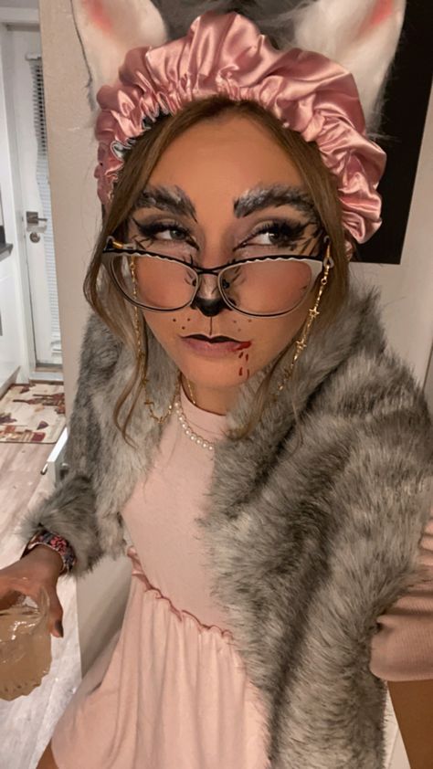 Wolf makeup Big Bad Wolf Granny Costume, Grandma Wolf Costume Diy, Wolf In Grandma Costume, Big Bad Wolf Grandma Costume, Big Bad Wolf Shrek Costume, Granny Wolf Costume Diy, Shrek Makeup Cute, Granny Wolf Costume, Wolf Costume Aesthetic