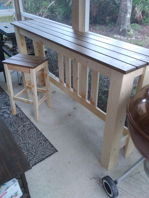 Outside Breakfast Bar, Deck Bar Seating, Outdoor Bar Against House, Screened In Porch Bar Ideas, Diy Bar Table Outdoor, Deck Bar Ideas Diy, Outdoor Bar Countertop Ideas, Outdoor Bar Top Ideas, Diy Outdoor Bar Table