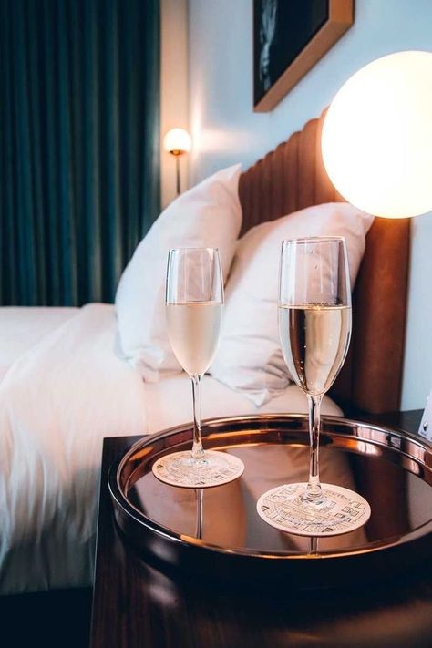 Hotel Inspiration Ideas, Hotel Service Photography, Flowers In Hotel Room, Hotel Hospitality Photography, Home Like Hotel, Hotel Room Astethic, Hotel Outside Design, Hotel Ugc Content, Boutique Hotel Aesthetic