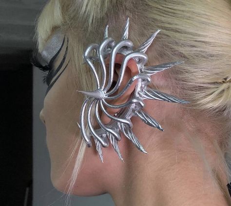 Spike Ear Cuff, Futuristic Accessories, Y2k Tumblr, Futuristic Jewelry, Abstract Tech, Ethereal Jewelry, Double Ear Piercings, Ear Piece, Cyberpunk Fashion