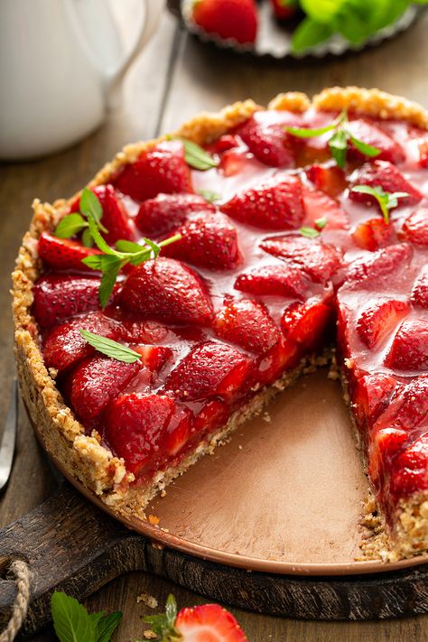 This Fresh Strawberry Pie is one of the best ways to show off those sweet summer strawberries. This recipe is made without jello and pairs the strawberries with a pretzel-pecan crust for a slice of pie inspired by strawberry-pretzel salad. Strawberry Pie No Jello, Fresh Strawberry Recipes, Strawberry Pie Recipe, Strawberry Pretzel Salad, Fresh Strawberry Pie, Strawberry Pie Filling, Strawberry Dessert Recipes, Summer Baking, Strawberry Pie