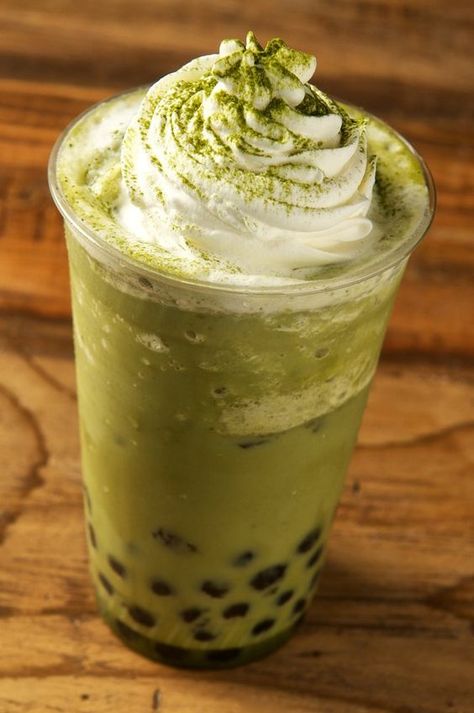 matcha bubble tea Boba Tea Pictures, Boba Green Tea, Green Tea Boba, Matcha Bubble Tea, Tea Pictures, Matcha Tea Benefits, Tea Images, Bubble Drink, Bubble Tea Recipe