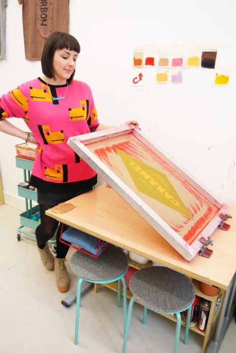 Screen Printing Shops, Printmaking Studio, Screen Printing Business, Screen Printing Studio, Printing Studio, Diy Screen, Diy Screen Printing, Art Studio Space, Screen Printing Process