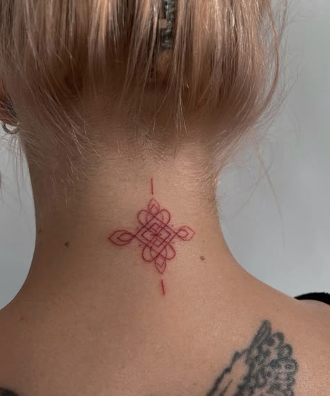 Behind The Neck Tattoos, Dainty Tattoo Designs, Simple Neck Tattoos, Tattoos Heart, Dainty Tattoo, Tattoo Designs Drawings, Tattoo Finger, Tattoo Neck, Tattoos With Kids Names