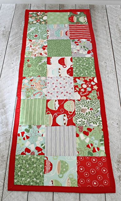 How to make a simple table runner #tablerunner #Christmas #handmade Simple Table Runner, Thanksgiving Runner, Christmas Table Runner Pattern, Quilting Table, Quilt Table Runners, Christmas Table Runners, Patchwork Table Runner, Holiday Table Runner, Quilted Table Runners Patterns