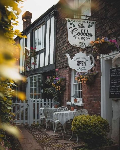 Cold Tea, Victoria Magazine, Cozy Coffee Shop, British Tea, Sussex England, Shop Fronts, Morning Tea, London United Kingdom, East Sussex