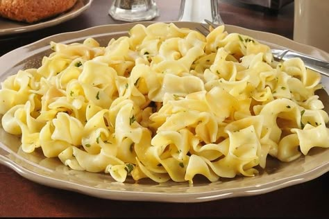 Buttered Egg Noodles Recipe, Parsley Water, Cheese Broccoli Soup, Buttered Egg Noodles, Amish Noodles, Easy Homemade Noodles, Buttered Noodles Recipe, Cracker Barrel Recipes, Butter Noodles