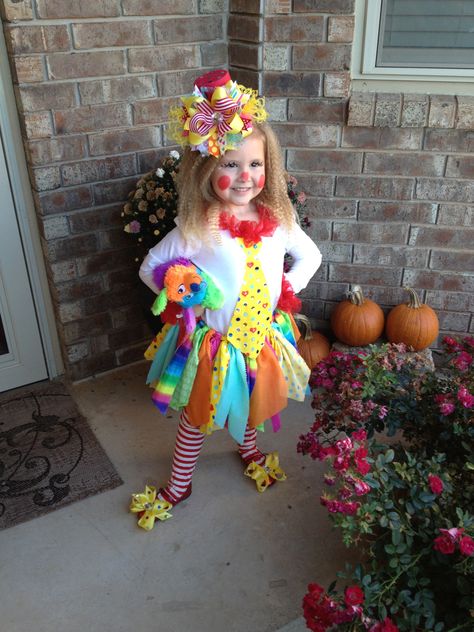 Kids clown costume DIY. Girls costume. Colorful handmade clown outfit. Clown Homemade Costume, Cute Clown Costume Diy, Girls Clown Costume, Scary Clown Kids Costume, Toddler Clown Costume, Toddler Clown Costume Girl, Tutu Clown Costume, Creepy Clown Girl Costume, Girl Clown Costume