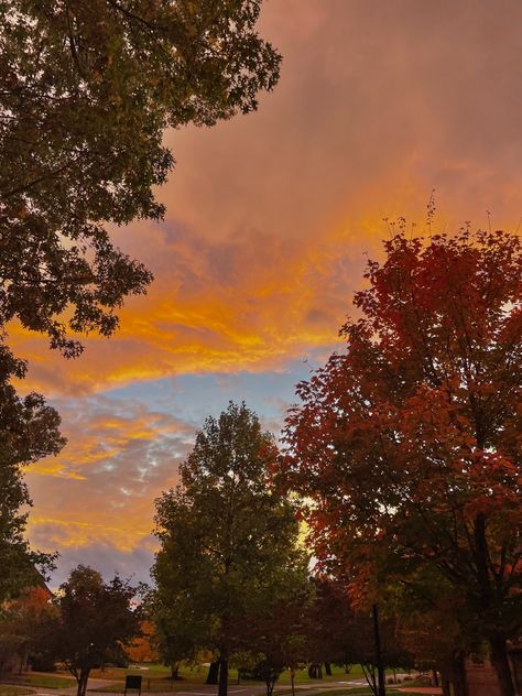 Fall Aesthetic Sunset, Retro Autumn Aesthetic, Autumn Sky Aesthetic, October Month Aesthetic, Fall Sky Aesthetic, Sienna + Core + Aesthetic, Fall Sunset Aesthetic, Small Town Autumn, Autumn Evening Aesthetic