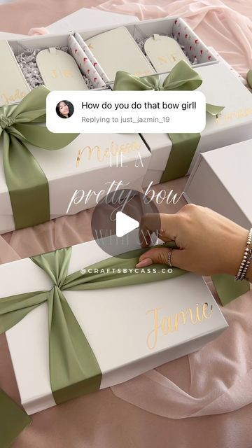 CASSANDRA • Bridal Gifts | Laser + Engraved Keepsakes on Instagram: "Here’s a real-time video on how I tie my bows 🎀🫶🏼 • • • • • • #ribbontutorial #tutorial #ribbontyingtutorial #bridesmaidproposal #willyoubemybridesmaid #maidofhonour #torontobrides #wedluxe #luxuryproposals #practicalgifts #customgifts #smallbusiness #torontosmallbusiness #weddinginspo #torontoweddings #bridalgifts #weddinggifts #bridesmaidgifts" Box Ribbon Wrap Bow Tutorial, Proposal Box Ideas Bridesmaid Gifts, How To Tie A Gift Box Ribbon, How To Tie Ribbon On Gift, How To Tie A Bow On A Gift, Ribbon Tying Tutorial Gift Wrapping, Ribbon On Gifts Wrapping Ideas, Giftset Idea, How To Tie A Ribbon