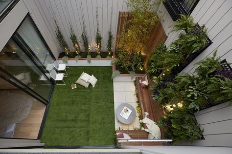 Garden With Parking Space, Indoor Courtyard Design, Small Indoor Courtyard, Indoor Courtyard Ideas, Indoor Courtyard Garden, Small Courtyard Design, Tiled Feature Wall, Indoor Terrace, Taman Indoor