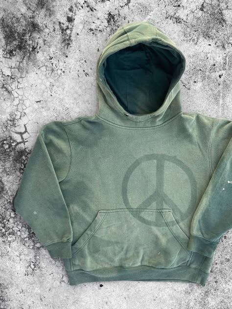 Sun Faded Clothing, Sun Faded Hoodie, Sick Hoodies, Hoodie Inspiration, Blank Hoodies, Sport Streetwear, Silly Clothes, Apparel Design Inspiration, Vintage Sun