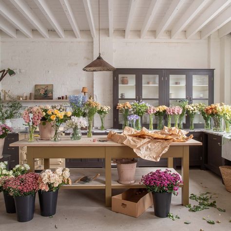 Your floral haven is wherever you want it to be ✨ your kitchen, your dining table, your garden shed… It’s a beautiful mess 🌸 In Home Floral Studio, At Home Floral Studio, Florist Work Table, Florist Workspace, Flower Shop Working Table, Floral Studio Work Spaces, Floral Workshop Space, Floral Shop, Floral Studio