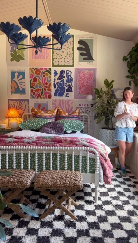 Bed Layering, Funky Bedroom, Dorm Room Inspiration, Dorm Inspo, Eclectic Bedroom, Makeover Bedroom, Teen Bedroom Decor, Room Renovation, Apartment Decor Inspiration