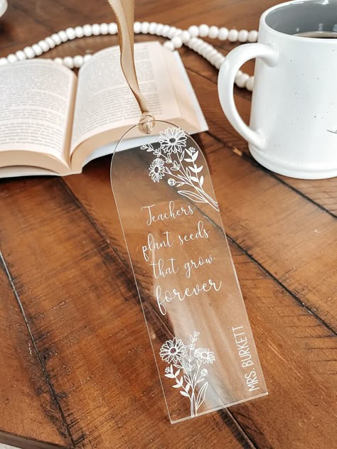 Gorgeous teacher inspired bookmarks! The perfect gift for that special teacher! #bookmark #teacher #teacherstyle #bookmarklove #personalized #engraved #gift #giftsforcoworkers #teach Personalized Cricut Gifts, Teacher Gifts Cricut, Personalized Bookmarks Cricut, Custom Acrylic Bookmarks, Acrylic Bookmarks Vinyl, Engraved Acrylic Bookmarks, Acrylic Vinyl Bookmark, Teacher Bookmark, Acrylic Bookmarks