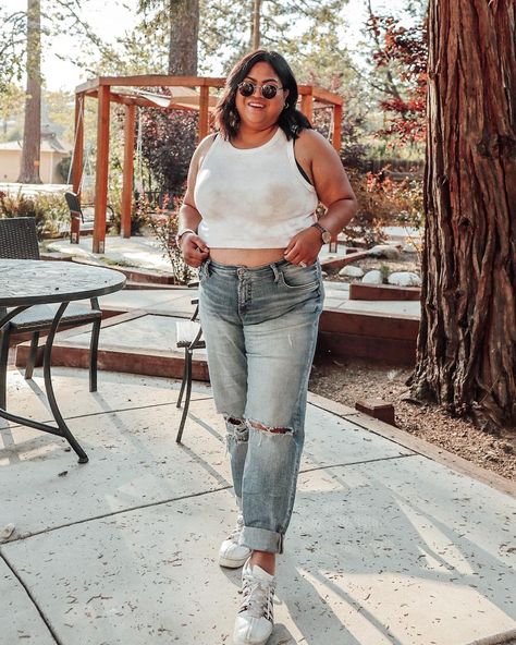 Plus Size Lifestyle & Outfits on Instagram: “I got 99 problems but a boyfriend jeans ain’t one 😏 Thank you @silverjeansco for hooking us up together 🙌🏻 #silverjeans #ad” Plus Size Boyfriend Jeans Outfit, Jeans Outfit Plus Size, Plus Size Boyfriend Jeans, I Got 99 Problems But, Mid Size Outfits, Boyfriend Jeans Outfit, I Got 99 Problems, Lifestyle Outfits, Outfit Plus Size