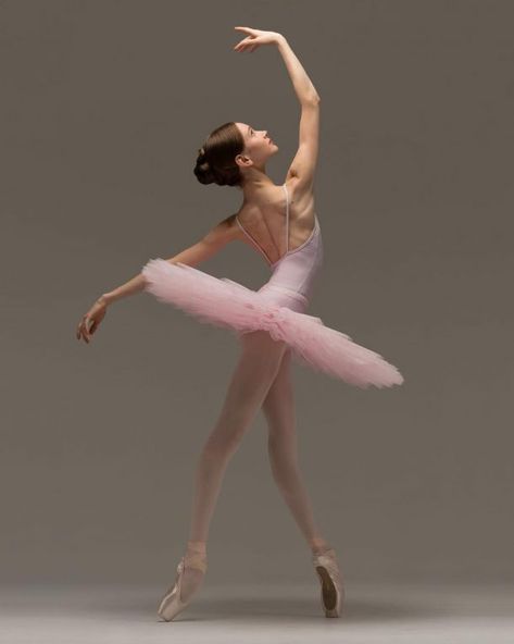 Ballet Photography Poses, Vaganova Ballet, Ballerina Poses, Vaganova Ballet Academy, Ballet Dance Photography, Ballet Images, Dance Picture Poses, Dancer Photography, Ballet Pictures