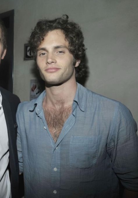 Joe Goldberg Beard, Penn Badgley Band, Fine Actors Men, Easy A Penn Badgley, Older Celebrities Man, Hottest Man In The World, Penn Badgley 2000s, Fine Famous Men, You Penn Badgley