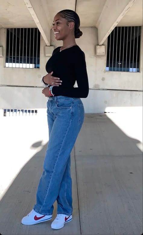 Classy Outfits For Teenagers, Black Women Jeans Outfits, Summer Modest Outfits Casual Jeans, Sign Out Outfit Ideas Nigeria University, Casual Outfits For Work With Sneakers, Modest Outfit Inspo Summer, Outfit Ideas For University, Dark Denim Jeans Outfit, Dark Blue Jeans Outfit