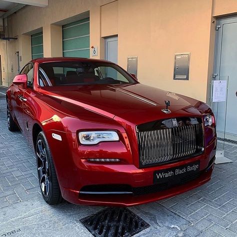 Mean looking Rolls Royce Wraith 🔥😈 Tag a car lover! 👇🏻👇🏻 ~ Pic by: @rollsroyceabudhabi . Roll Royce, Rolls Royce Dawn, Alpha Romeo, Rolls Royce Motor Cars, Luxury Cars Rolls Royce, Rolls Royce Wraith, Best Classic Cars, Rolls Royce Phantom, Best Luxury Cars