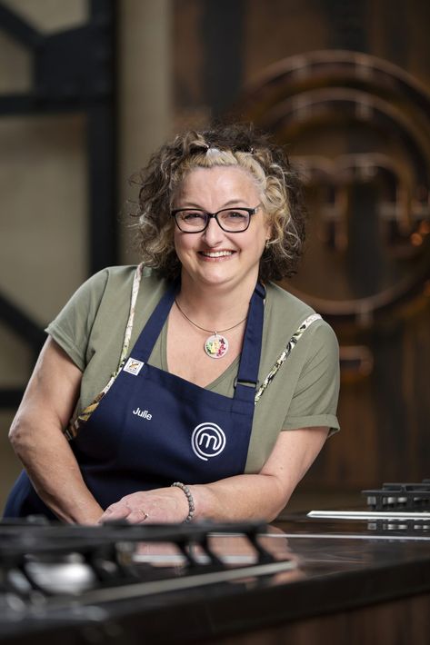 The Surprising Challenge Julie Goodwin Comes Up Against On MasterChef Australia: Fans & Favourites #refinery29 https://www.refinery29.com/en-au/2022/04/10938989/masterchef-australia-fans-favourites-julie-goodwin Melissa Leong, Sarah Todd, Cooking Icon, Masterchef Australia, Human Species, Reality Tv Shows, Reality Tv, Food Network Recipes, Short Hair Cuts