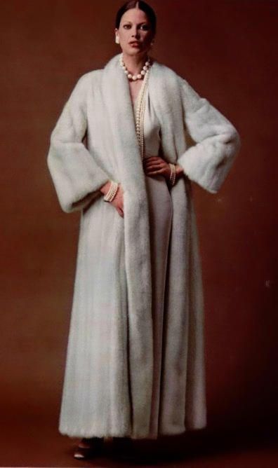 Winter Glamour, Outrageous Fashion, Outstanding Outfits, Mink Coats, Vintage Jewelry Ideas, Fur Coat Vintage, Seventies Fashion, Fabulous Furs, Mink Coat