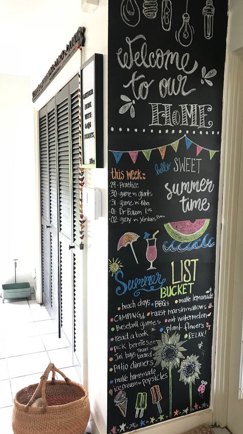 Chalk Dinner Board, Family Chalkboard Wall, Dining Room Chalkboard Ideas, Chalk Wall Ideas Kitchen, Kitchen Blackboard Ideas, Family Chalkboard Ideas, Chalk Wall Kitchen, Chalk Menu Board Ideas, Blackboard Wall Ideas