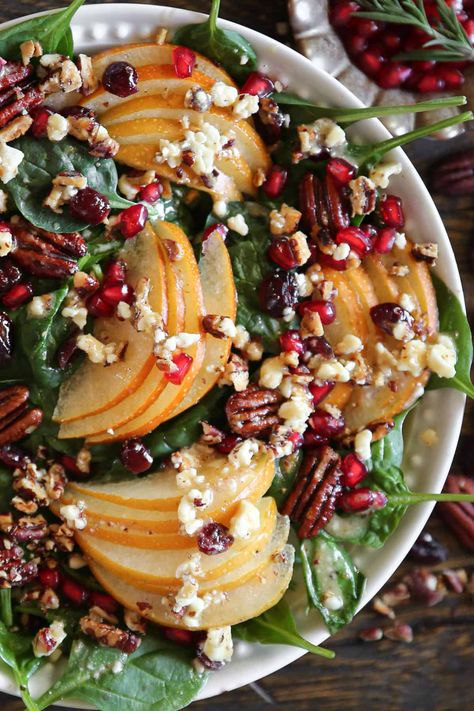 Pomegranate Recipes Thanksgiving, Pomegranate Fruit Salad, Fall Fruit Salad, December Meals, Salad Gourmet, Pear Food, Salad With Pecans, Julia's Album, Salad Jars