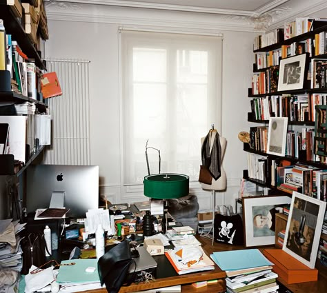 Home In Paris, Office Board, Herringbone Wood Floor, Family Apartment, Bedroom Desk, Creative Workspace, Office Inspo, Workspace Inspiration, Table Table