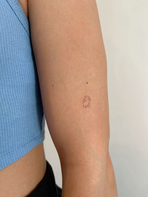 Bunny Tiny Tattoo, Simple And Cute Tattoos, Bunny Tatoos Ideas, Bunny Small Tattoo, Minimalistic Bunny Tattoo, Tiny Rabbit Tattoo, Minimal Bunny Tattoo, Small Rabbit Tattoo Simple, Rabbit Line Tattoo