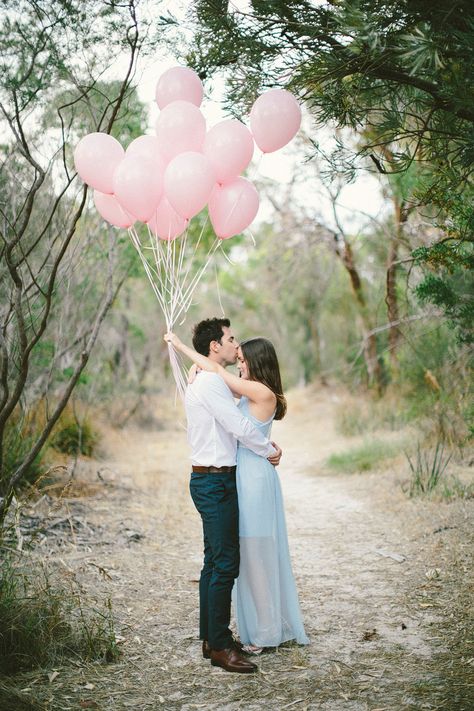 Gender Reveal Photoshoot, Gender Reveal Photo Shoot, Reveal Photoshoot, Gender Reveal Pictures, Gender Determination, Gender Reveal Photography, Gender Reveal Photo, Maternity Photography Poses Outdoors, Gender Reveal Photos