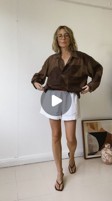 CAROLINE DICKINSON on Instagram: "Shirt Origami: Part II
After the first styling hack, so many of you wanted this styling option…so here it is! The full front tuck/french tuck but without any actual tucking🤩

I’ve been absolutely loving all of you who are trying out the first hack and tagging me. Let me know when you’ve try this one🤎

*sorry about the noisy studio neighbours and train screeching in the background, my studio is right by train tracks in London🫠" Tucked Shirt Hacks, Tuck Long Shirt, Best Way To Tuck In Shirt Women, French Tuck Shirt Women, Front Tuck Shirt How To, How To Style A Long Shirt, How To Tuck In Shirt Women Button Up, French Tuck Shirt How To, Tucking In Shirts How To