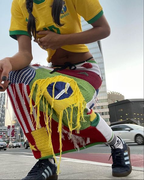 Samba Brazil, Brazil Girls, World Cup Qatar, Football Photography, Bad Girl Wallpaper, Qatar 2022, We Are One, Cute Simple Outfits, Girl With Hat