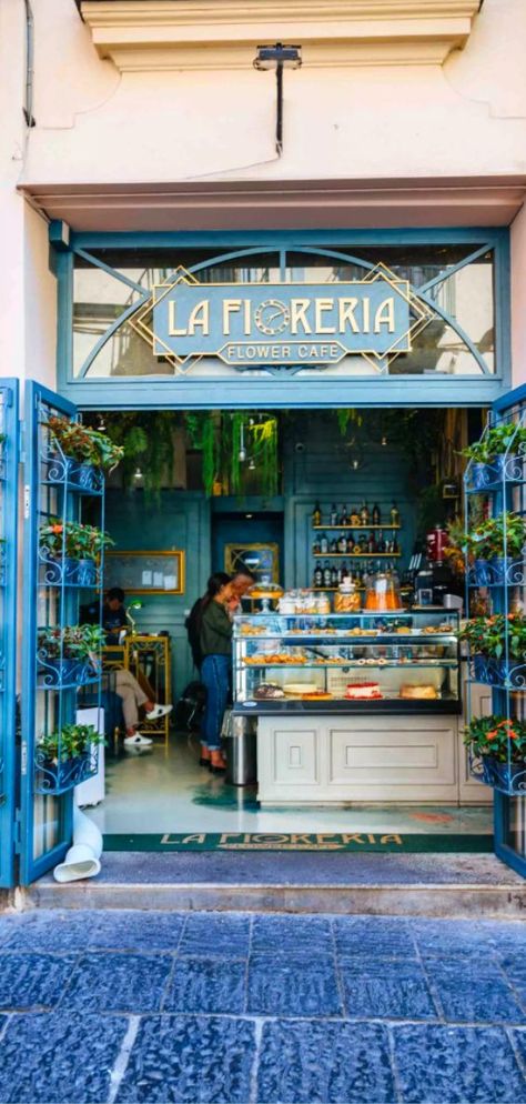 Italian Cafe Design Coffee Shop, Italy Cafe Design, Italian Restaurant Signage, Italian Street Restaurant, Italy Cafe Interior, Italian Cafe Decor, Italy Restaurant Aesthetic, Italian Cafe Design, Italian Cafe Interior