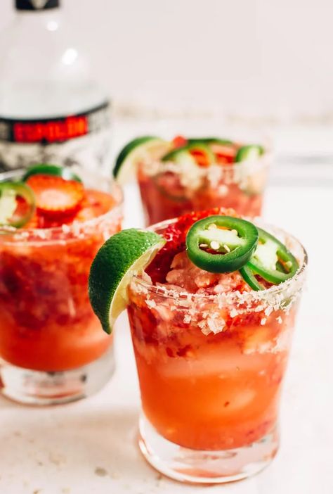 Strawberry Jalapeno Margarita, Giggle Water, Camping Drinks, Jalapeno Margarita, Beach Cocktails, Gin Fizz, Boozy Drinks, Margarita Recipes, Alcohol Drink Recipes