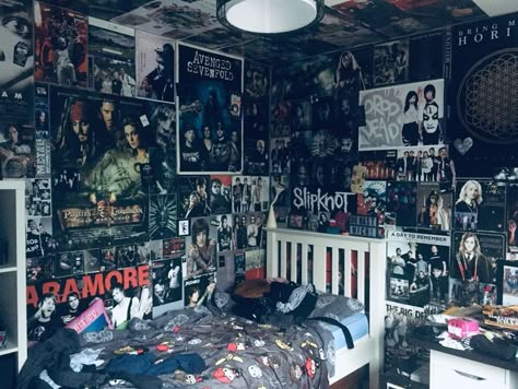 90s Grunge Bedroom Punk Rock, Punk Rock Bedroom Aesthetic, Metalhead Room Aesthetic, Grunge Bed Ideas, Metalhead Room Ideas, 2000s Emo Bedroom, Punk Bedrooms, Scary Room Aesthetic, 2000s Emo Room